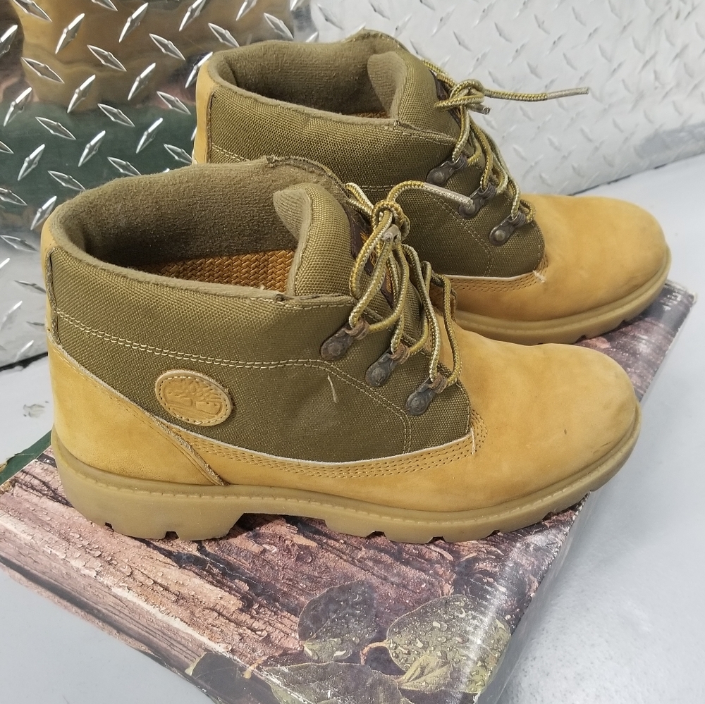Boy's short Timberland boots